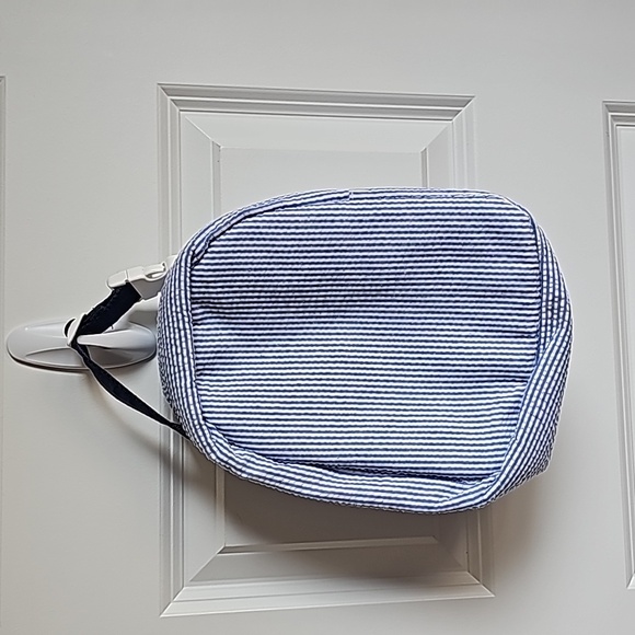 Seersucker Lunchbox in Blue and White - Picture 5 of 7